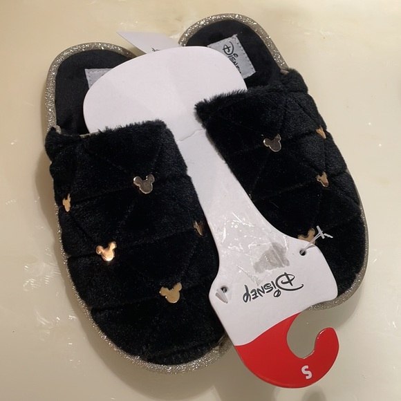 🆕Disney Mickey Mouse Quilted Black/Gold Glitter Slippers & Metallic Icon Charms - Picture 6 of 11
